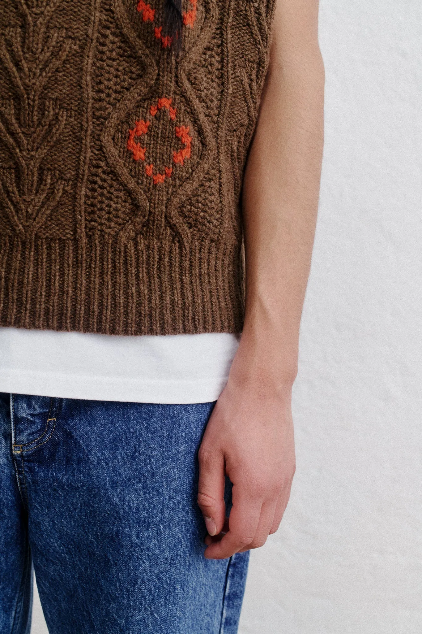 A Kind of Guise Viscas Knit Vest Cacao Tabasco