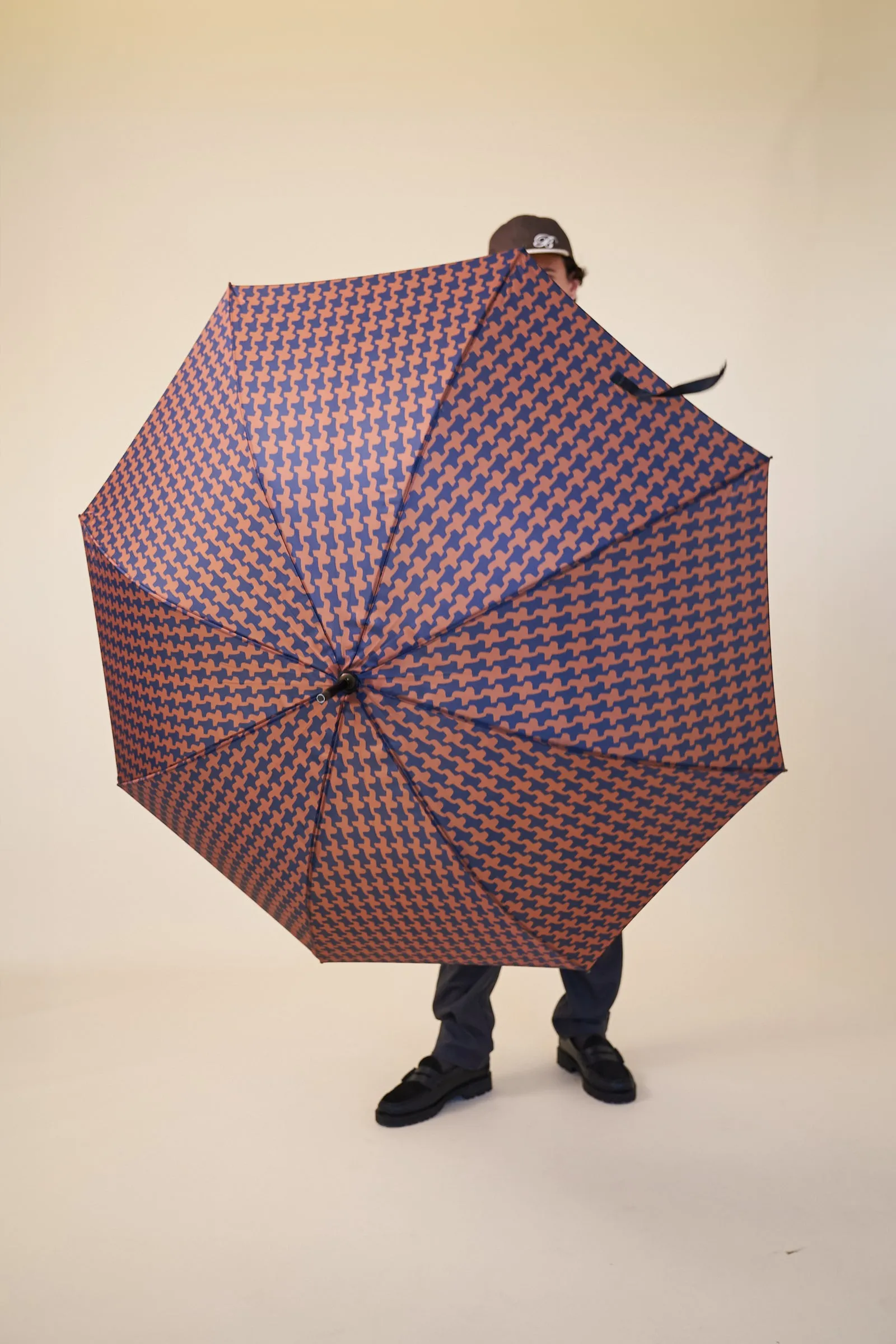 DOGTOOTH PATTERN LARGE UMBRELLA